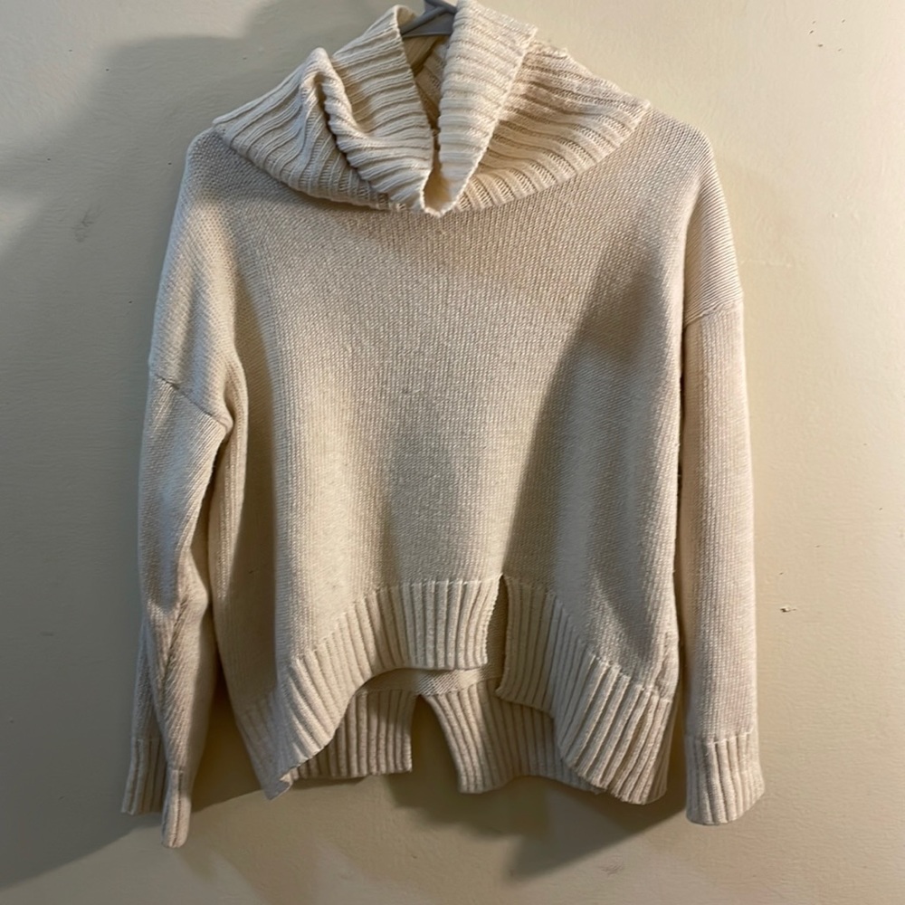 Super cute comfy sweater! Color: White/Cream, Size: Small, but runs larger!
